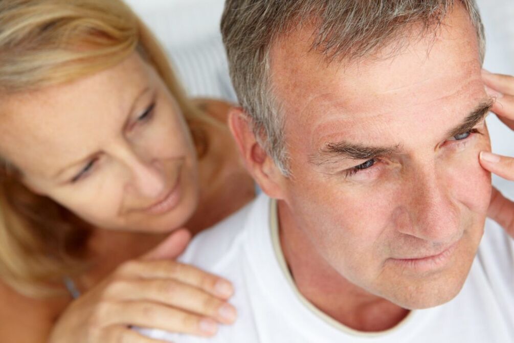 mujer y hombre con prostatitis
